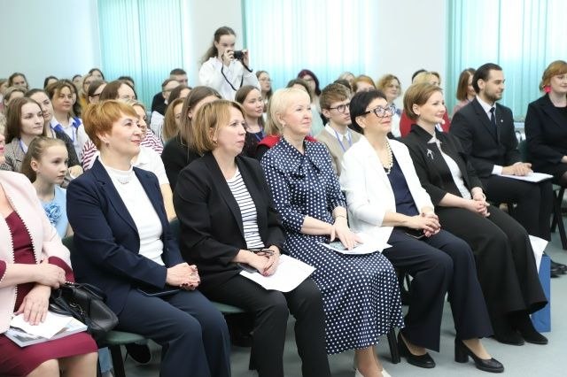 «Неравнодушные, увлеченные, классные»: в Петрозаводске стартовал республиканский форум классных руководителей «Неравнодушные, увлеченные, классные»: в Петрозаводске стартовал республиканский форум классных руководителей