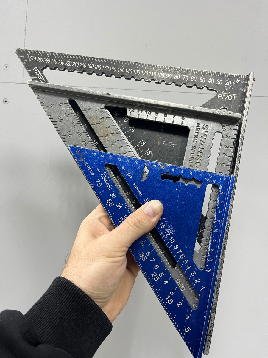 Кровельный угольник: уникальный инструмент для идеального стыка