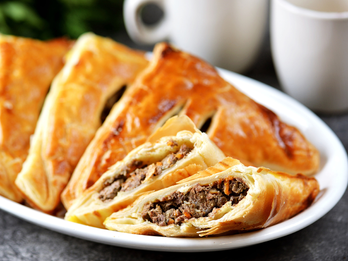 Слойки с печенью: идеальный перекус к чаю