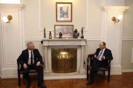 ����� �����������: � �������� ����� �������� ���������� ������� ��������� �����������, ����������� 100-����� �������� ����������� �����������