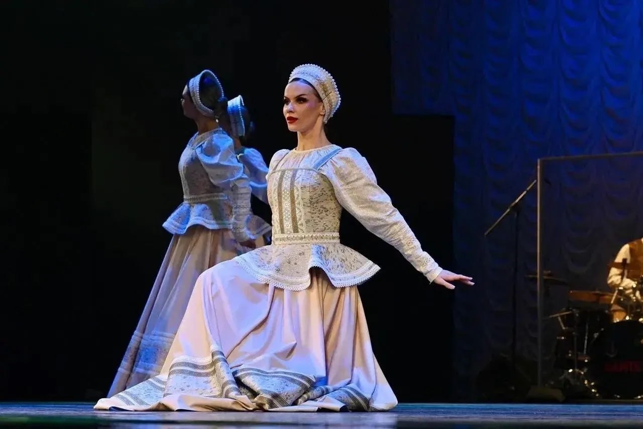 Артур Парфенчиков: Вручил орден «Сампо» коллективу Национального ансамбля песни и танца «Кантеле» Артур Парфенчиков: Вручил орден «Сампо» коллективу Национального ансамбля песни и танца «Кантеле»