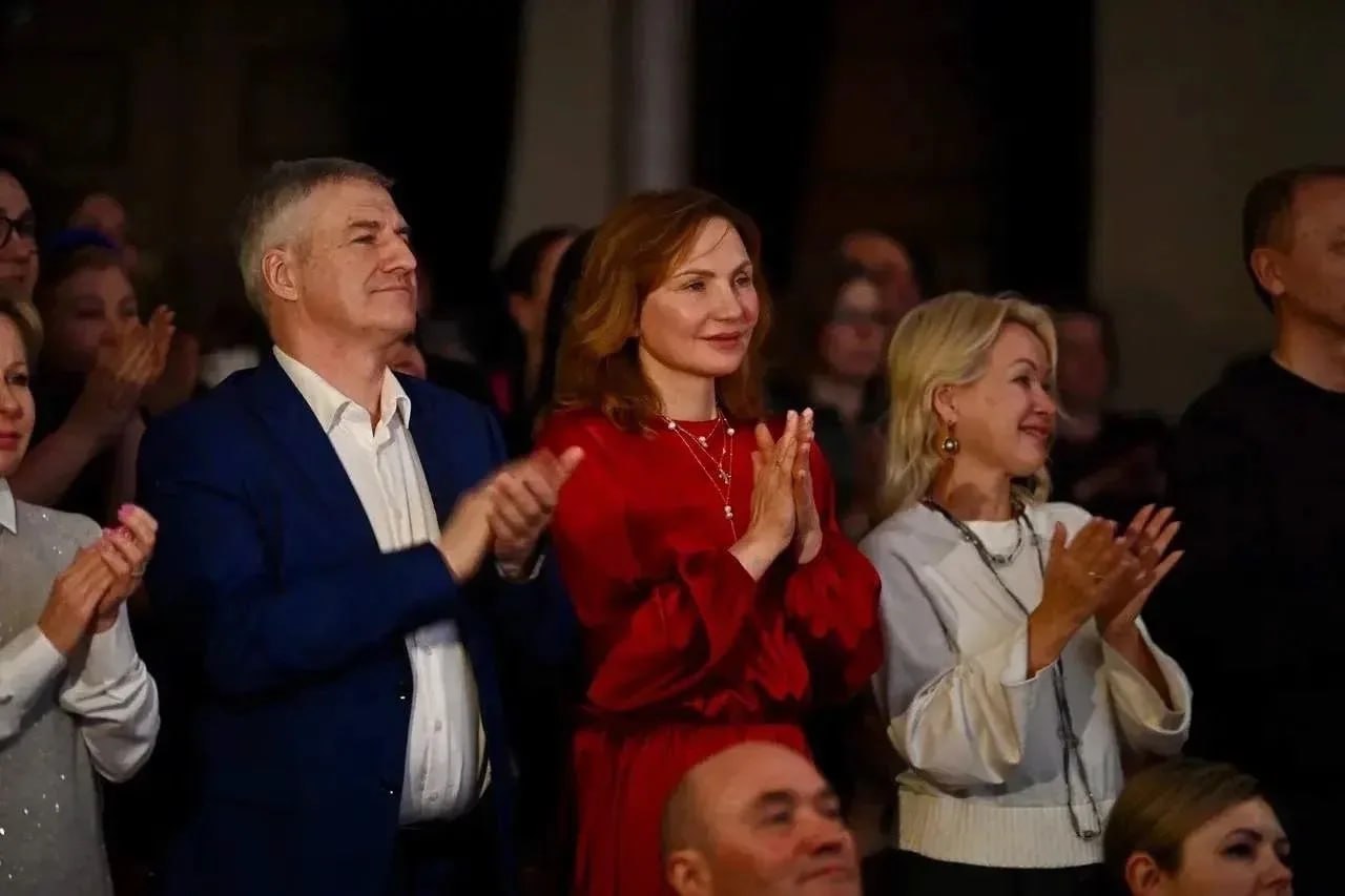 Артур Парфенчиков: Вручил орден «Сампо» коллективу Национального ансамбля песни и танца «Кантеле» Артур Парфенчиков: Вручил орден «Сампо» коллективу Национального ансамбля песни и танца «Кантеле»