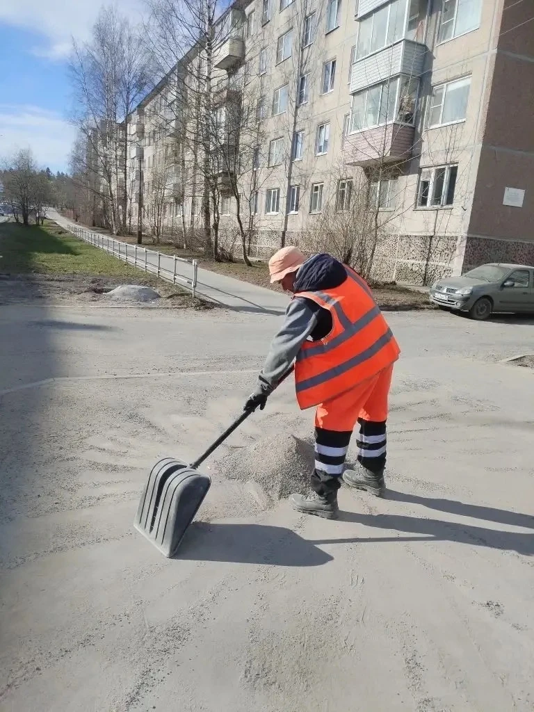 Колыхматова: Подрядчик продолжает уборку и вывоз смета с городских дорог и тротуаров Колыхматова: Подрядчик продолжает уборку и вывоз смета с городских дорог и тротуаров