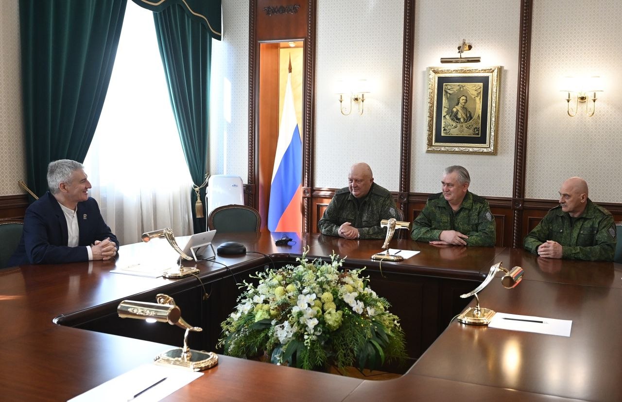 Артур Парфенчиков: В пограничном управлении ФСБ России по Карелии – новый начальник, генерал-майор Владимир Щемелинин Артур Парфенчиков: В пограничном управлении ФСБ России по Карелии – новый начальник, генерал-майор Владимир Щемелинин