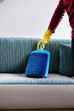 Как выбрать идеальное средство для чистки мягкой мебели: советы и рекомендации