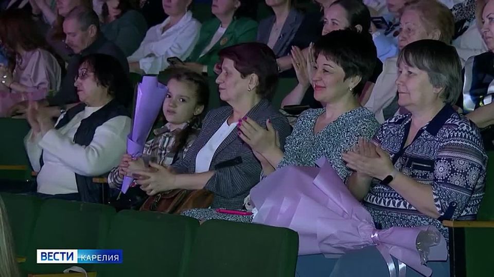 Сегодня узнаем, кто же стал учителем года Карелии!