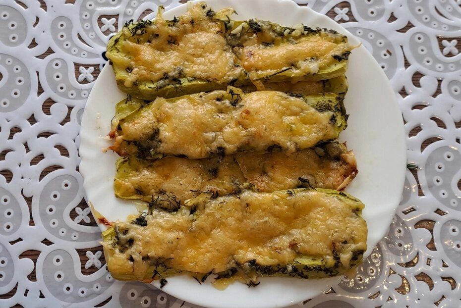Вкусные и простые запеченные кабачки с сыром: идеальное блюдо на каждый день