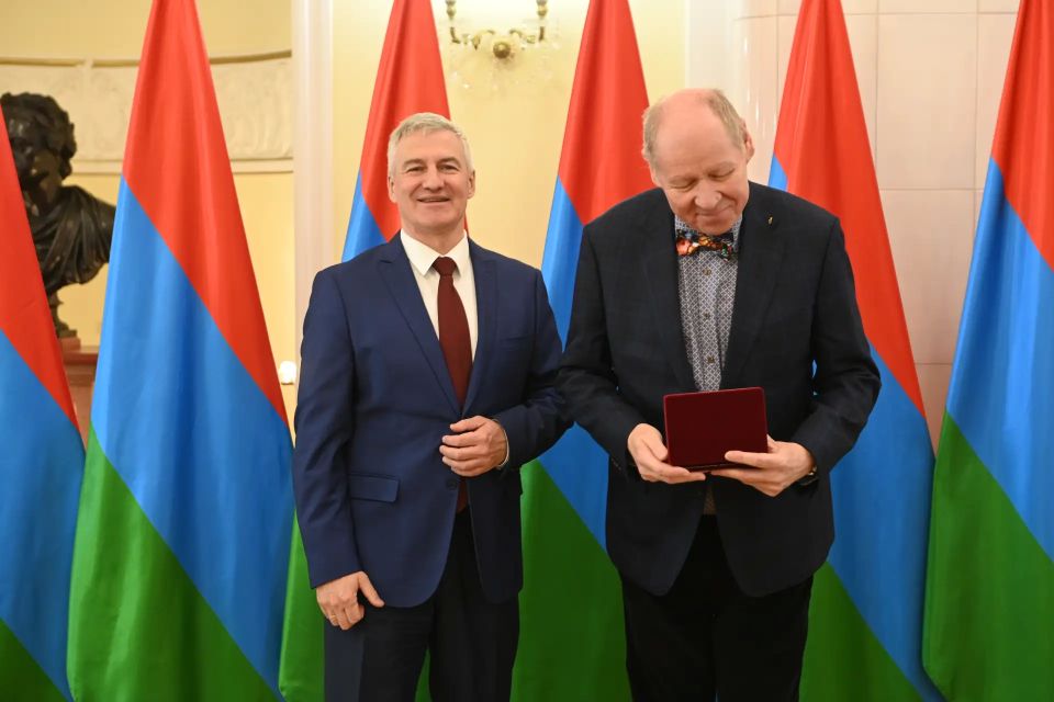 Артур Парфенчиков: Вручил награды выдающимся жителям республики в Национальном музее Карелии Артур Парфенчиков: Вручил награды выдающимся жителям республики в Национальном музее Карелии