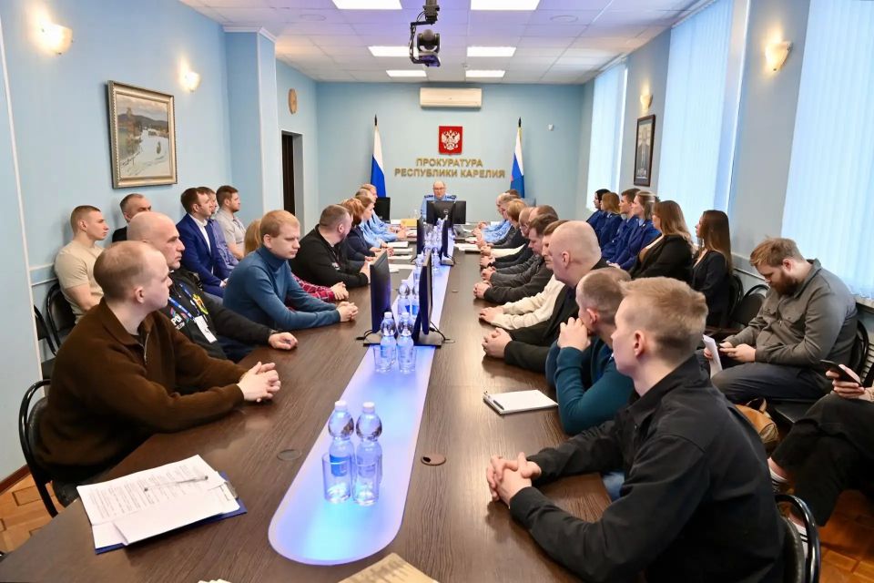 Артур Парфенчиков: Наши "Герои Карелии" продолжают погружение в систему государственного управления Артур Парфенчиков: Наши "Герои Карелии" продолжают погружение в систему государственного управления