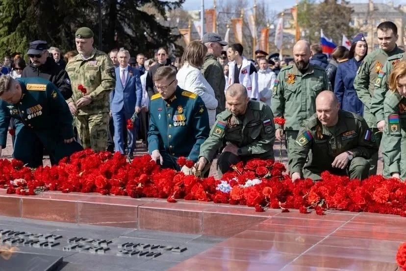 В столице Карелии в память о погибших бойцах заложили землю с полей СВО В столице Карелии в память о погибших бойцах заложили землю с полей СВО