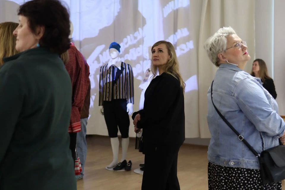 Сценические костюмы и музыкальные инструменты ансамбля «Кантеле» можно увидеть на выставке в Петрозаводске Сценические костюмы и музыкальные инструменты ансамбля «Кантеле» можно увидеть на выставке в Петрозаводске