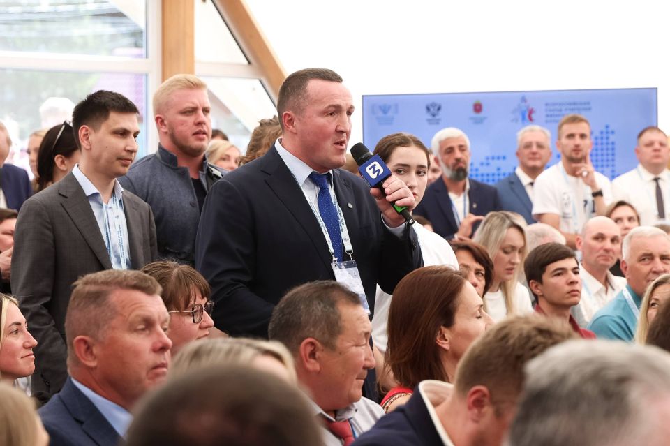 Михаил Дегтярёв: Минспорт и Минпросвещения России заключили межведомственное соглашение о координации работы школьных спортивных лиг, в которых участвует более 11,5 млн учащихся Михаил Дегтярёв: Минспорт и Минпросвещения России заключили межведомственное соглашение о координации работы школьных спортивных лиг, в которых участвует более 11,5 млн учащихся