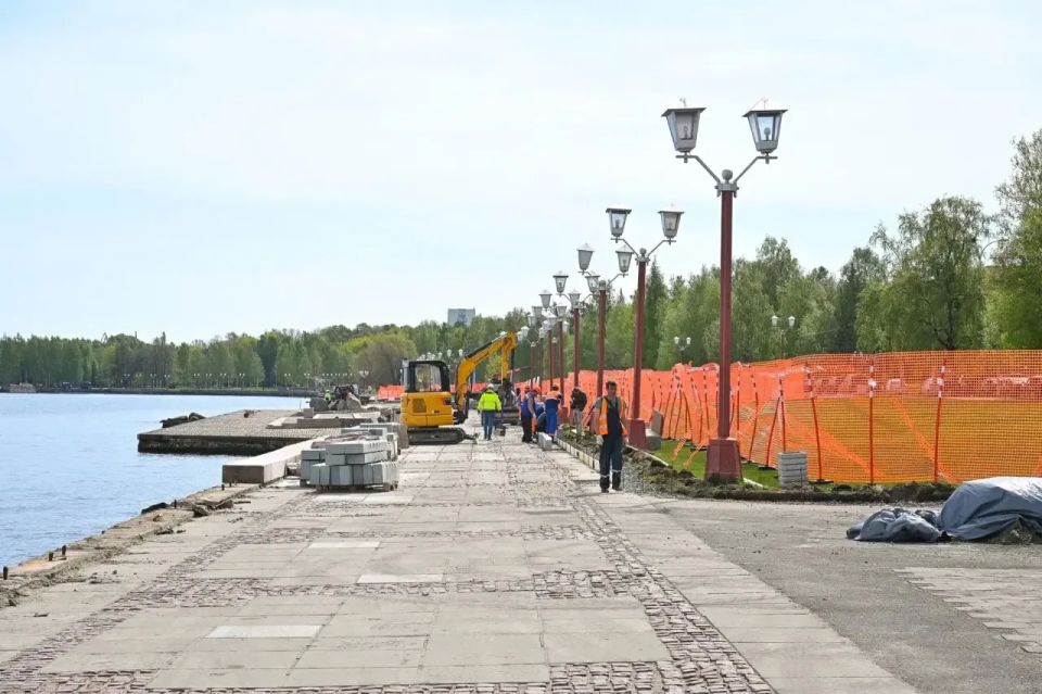 Колыхматова: Вместе с Главой Карелии Артуром Парфенчиковым, гендиректором компании «БИОЭН» Олегом Максимовым и представителями депутатского корпуса обсудили план реконструкции Онежской набережной Колыхматова: Вместе с Главой Карелии Артуром Парфенчиковым, гендиректором компании «БИОЭН» Олегом Максимовым и представителями депутатского корпуса обсудили план реконструкции Онежской набережной