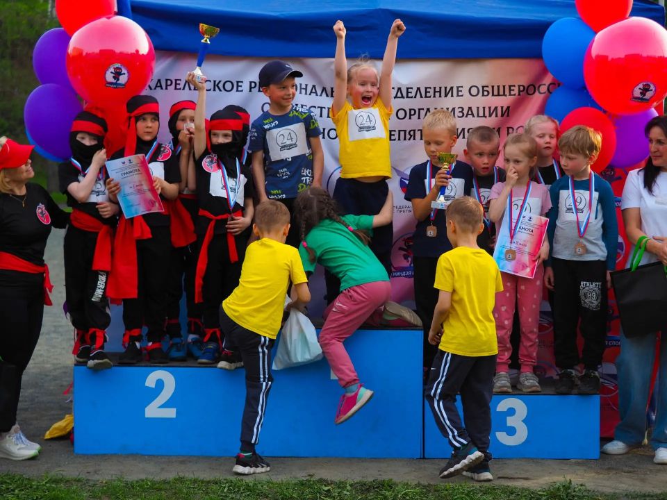 Ярко! Масштабно! Весело!. На стадионе ПетрГУ прошел первый Фестиваль по гонкам с препятствиями «Ниндзя спорт» Ярко! Масштабно! Весело!. На стадионе ПетрГУ прошел первый Фестиваль по гонкам с препятствиями «Ниндзя спорт»