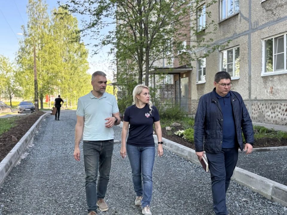 Колыхматова: Выехали вместе с депутатом Петросовета Андреем Ушаковым на Кукковку — проверили, как идёт ремонт во дворах на Балтийской, 1А и Балтийской, 17 Колыхматова: Выехали вместе с депутатом Петросовета Андреем Ушаковым на Кукковку — проверили, как идёт ремонт во дворах на Балтийской, 1А и Балтийской, 17