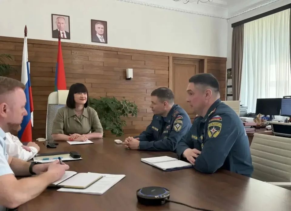 МЧС Карелии и Минприроды провели совместную встречу МЧС Карелии и Минприроды провели совместную встречу