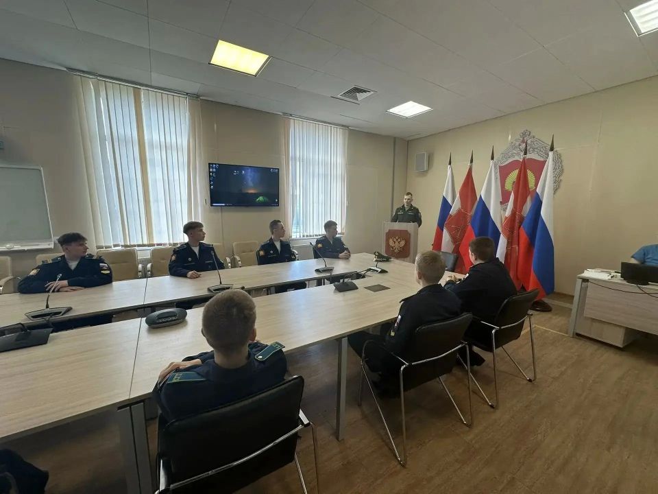 Военные следователи СК России провели профориентационный урок для кадет Военные следователи СК России провели профориентационный урок для кадет