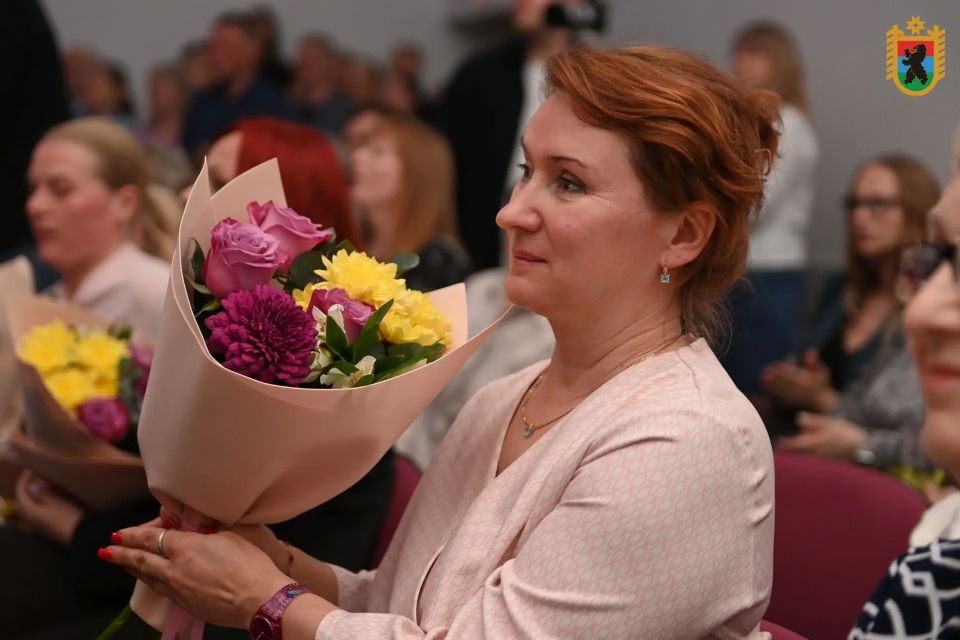 Глава Карелии поздравил выпускников с днём Последнего звонка Глава Карелии поздравил выпускников с днём Последнего звонка