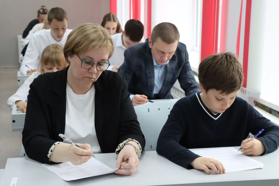 Ольга Шмаеник написала агродиктант в Ладвинской школе Ольга Шмаеник написала агродиктант в Ладвинской школе