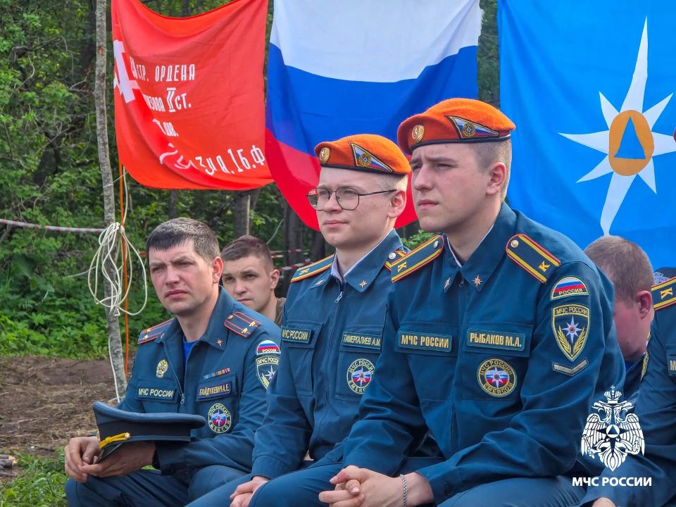 Поисковый отряд Санкт-Петербургского университета ГПС МЧС России завершил экспедицию - обнаружены останки 70-ти бойцов РККА Поисковый отряд Санкт-Петербургского университета ГПС МЧС России завершил экспедицию - обнаружены останки 70-ти бойцов РККА