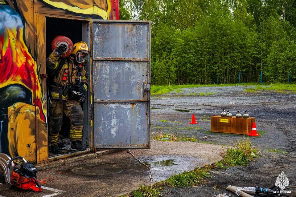 На первом месте – 1 ПСЧ. В Петрозаводске прошли соревнования за звание «Лучшее звено газодымозащитной службы Республики Карелия» На первом месте – 1 ПСЧ. В Петрозаводске прошли соревнования за звание «Лучшее звено газодымозащитной службы Республики Карелия»