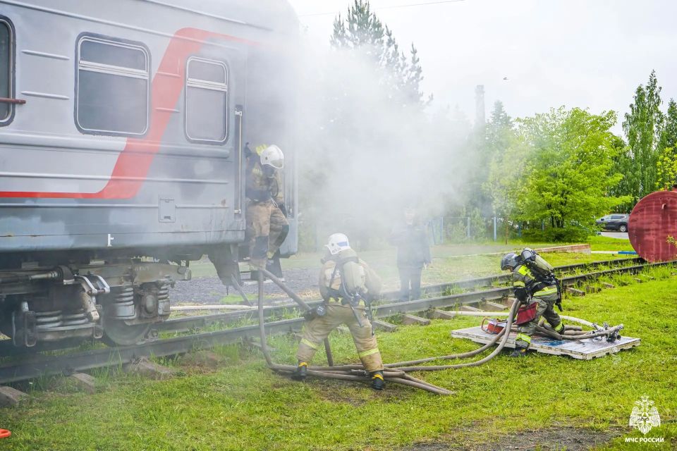 На первом месте – 1 ПСЧ. В Петрозаводске прошли соревнования за звание «Лучшее звено газодымозащитной службы Республики Карелия» На первом месте – 1 ПСЧ. В Петрозаводске прошли соревнования за звание «Лучшее звено газодымозащитной службы Республики Карелия»