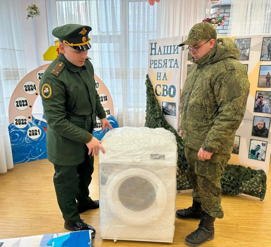 Сотрудники военного следственного отдела СК России по Петрозаводскому гарнизону навестили своих подшефных Сотрудники военного следственного отдела СК России по Петрозаводскому гарнизону навестили своих подшефных