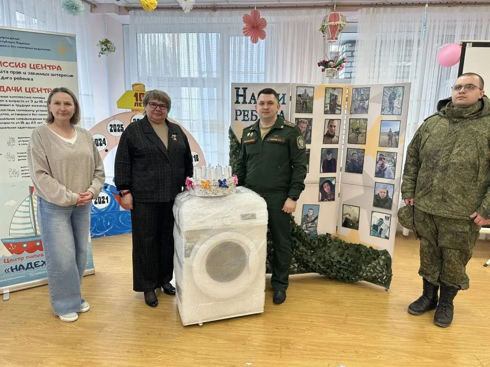 Сотрудники военного следственного отдела СК России по Петрозаводскому гарнизону навестили своих подшефных Сотрудники военного следственного отдела СК России по Петрозаводскому гарнизону навестили своих подшефных