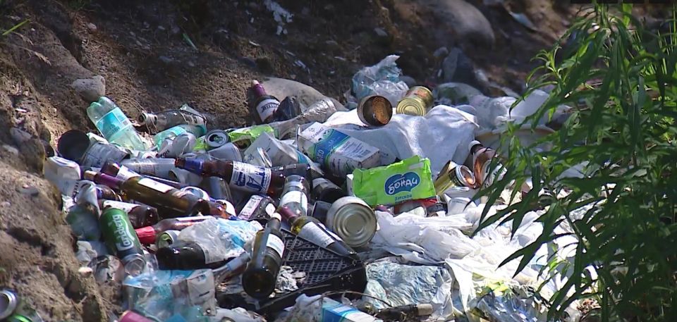 В лесах Суоярвского округа стало чище — здесь убрали очередную несанкционированную свалку на площади в 10 м, сообщает Минприроды Карелии