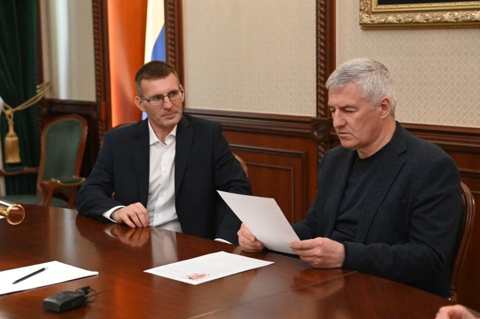 Артур Парфенчиков: С огромным удовольствием пожал руку ветерану СВО, участнику программы «Герои Карелии» Константину Федорову Артур Парфенчиков: С огромным удовольствием пожал руку ветерану СВО, участнику программы «Герои Карелии» Константину Федорову
