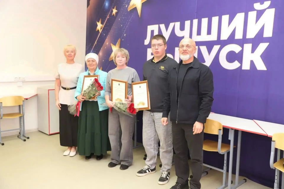 Элиссан Шандалович и Ольга Шмаеник в Шелтозере провели встречу с главами вепсских сельских поселений Элиссан Шандалович и Ольга Шмаеник в Шелтозере провели встречу с главами вепсских сельских поселений