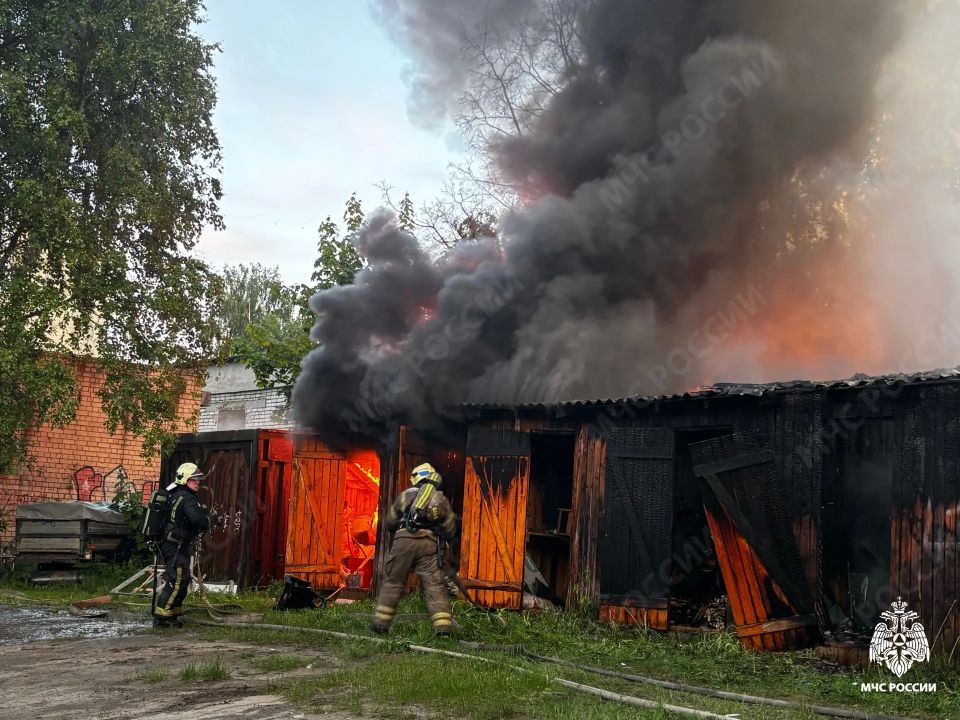 За прошедшие сутки подразделения территориального пожарно-спасательного гарнизона Республики Карелия реагировали на 4 оперативных события: За прошедшие сутки подразделения территориального пожарно-спасательного гарнизона Республики Карелия реагировали на 4 оперативных события: