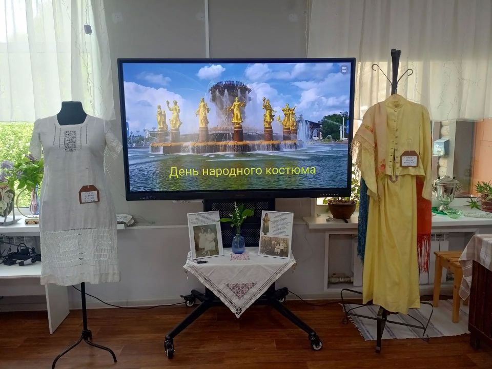 Выставку, посвященную народному костюму, открыли в Пряже Выставку, посвященную народному костюму, открыли в Пряже