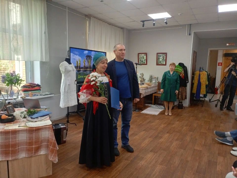 Выставку, посвященную народному костюму, открыли в Пряже Выставку, посвященную народному костюму, открыли в Пряже