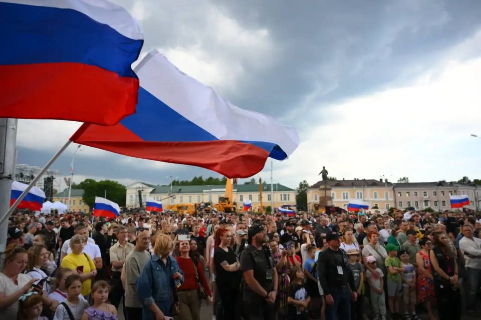 Артур Парфенчиков поздравил жителей Карелии с Днем России Артур Парфенчиков поздравил жителей Карелии с Днем России