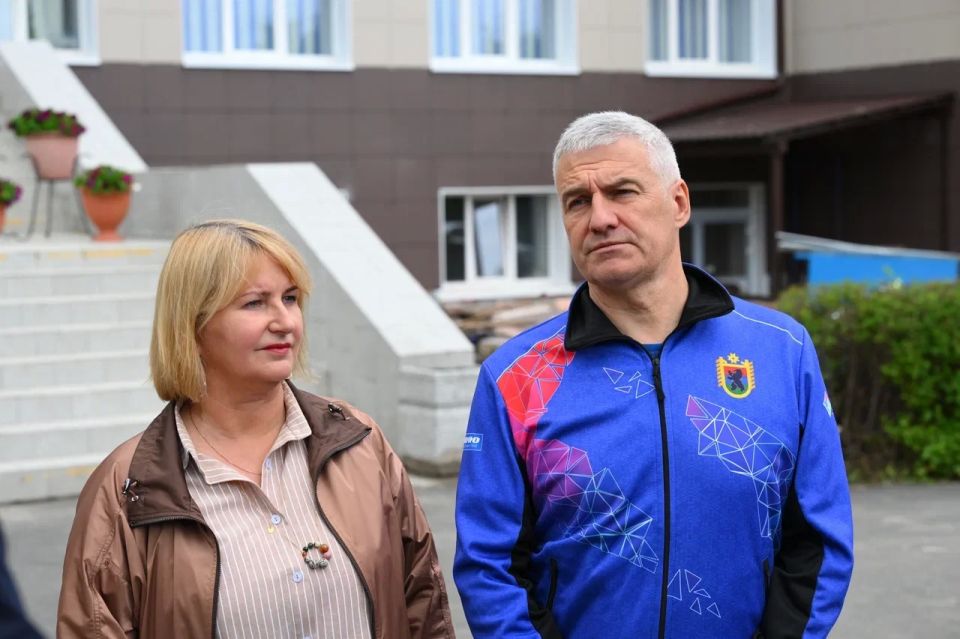 Артур Парфенчиков: Вместе с депутатом Законодательного Собрания Республики Анной Лопаткиной проверили, как идет капитальный ремонт Петрозаводского автотранспортного техникума Артур Парфенчиков: Вместе с депутатом Законодательного Собрания Республики Анной Лопаткиной проверили, как идет капитальный ремонт Петрозаводского автотранспортного техникума