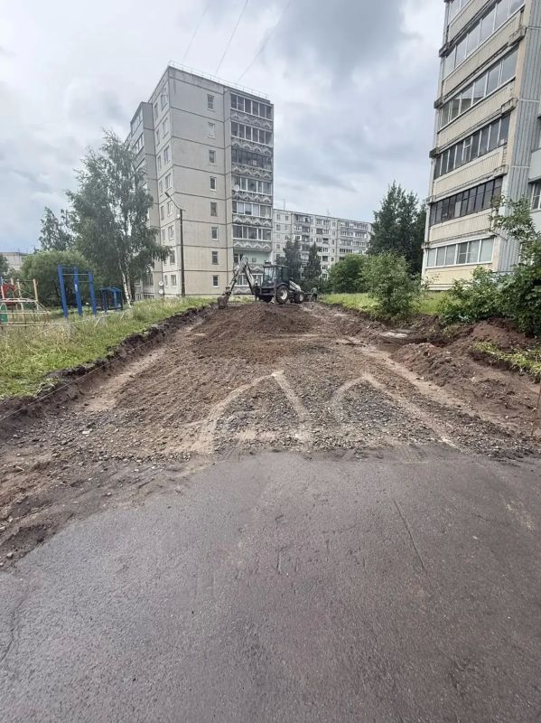 Колыхматова: С утра объехала дворовые территории, которые благоустраиваем этим летом Колыхматова: С утра объехала дворовые территории, которые благоустраиваем этим летом