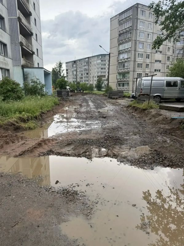 Колыхматова: С утра объехала дворовые территории, которые благоустраиваем этим летом Колыхматова: С утра объехала дворовые территории, которые благоустраиваем этим летом