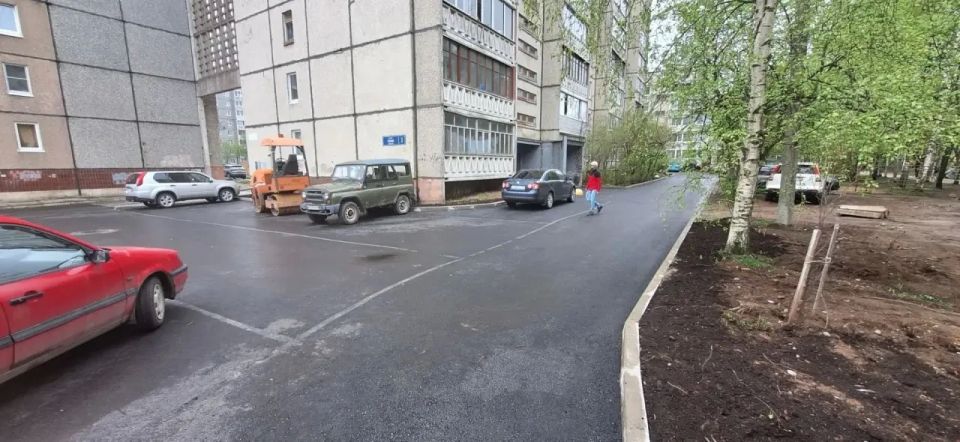 Колыхматова: С утра объехала дворовые территории, которые благоустраиваем этим летом Колыхматова: С утра объехала дворовые территории, которые благоустраиваем этим летом