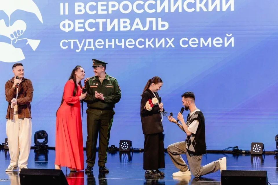 В МГУ имени М.В. Ломоносова наградили победителей II Всероссийского конкурса «Студенческие семьи России» В МГУ имени М.В. Ломоносова наградили победителей II Всероссийского конкурса «Студенческие семьи России»
