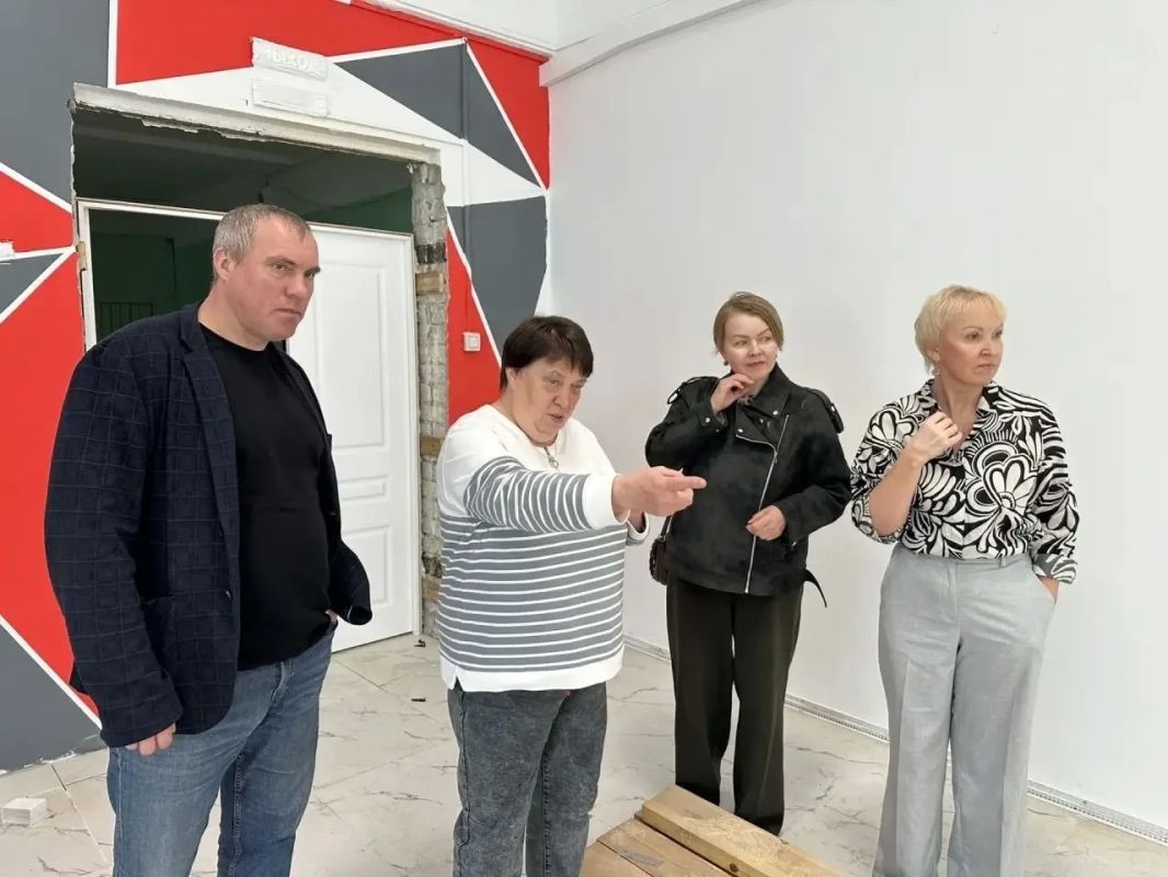 В Эссойльской школе ремонтируют актовый зал благодаря депутатской поправке В Эссойльской школе ремонтируют актовый зал благодаря депутатской поправке