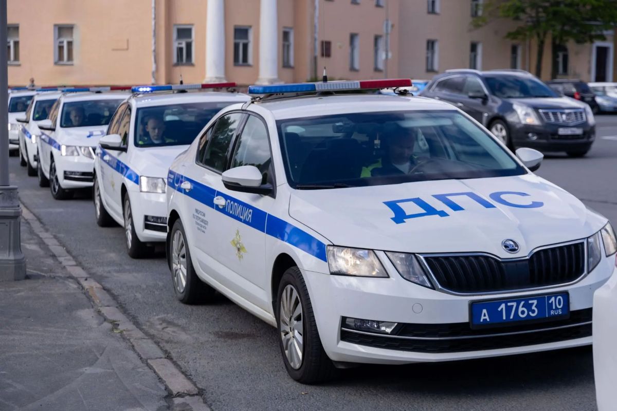 В Петрозаводске поздравили сотрудников Госавтоинспекции с 90-летием службы В Петрозаводске поздравили сотрудников Госавтоинспекции с 90-летием службы