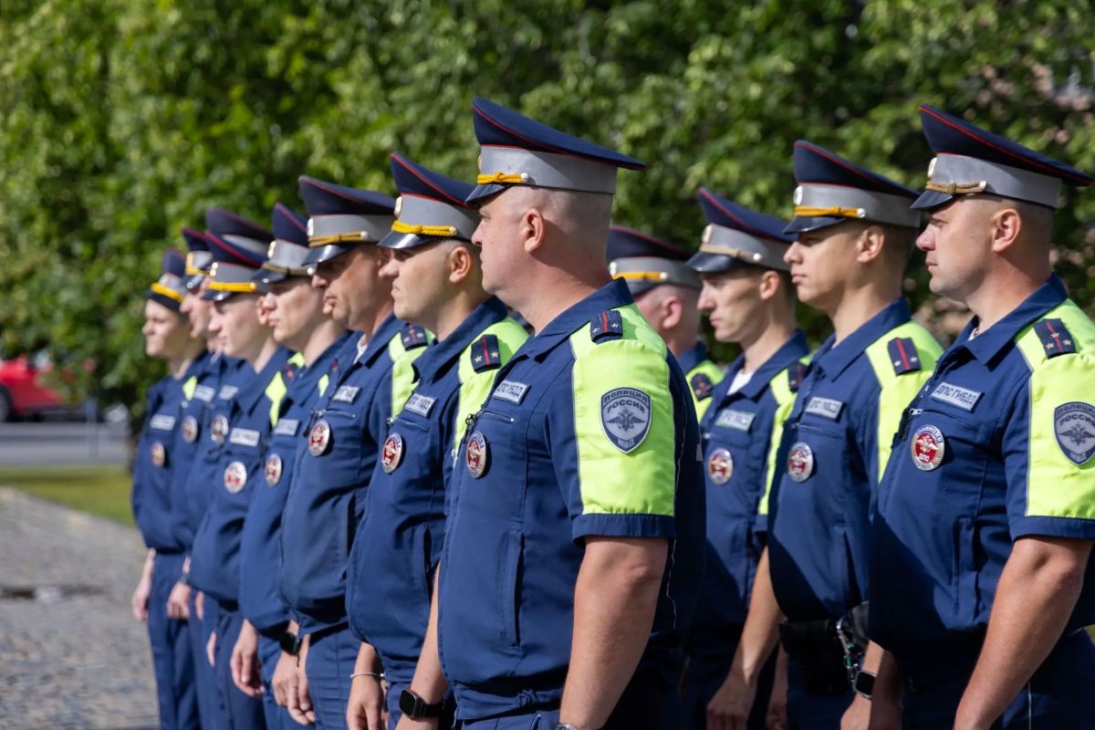 В Петрозаводске поздравили сотрудников Госавтоинспекции с 90-летием службы В Петрозаводске поздравили сотрудников Госавтоинспекции с 90-летием службы