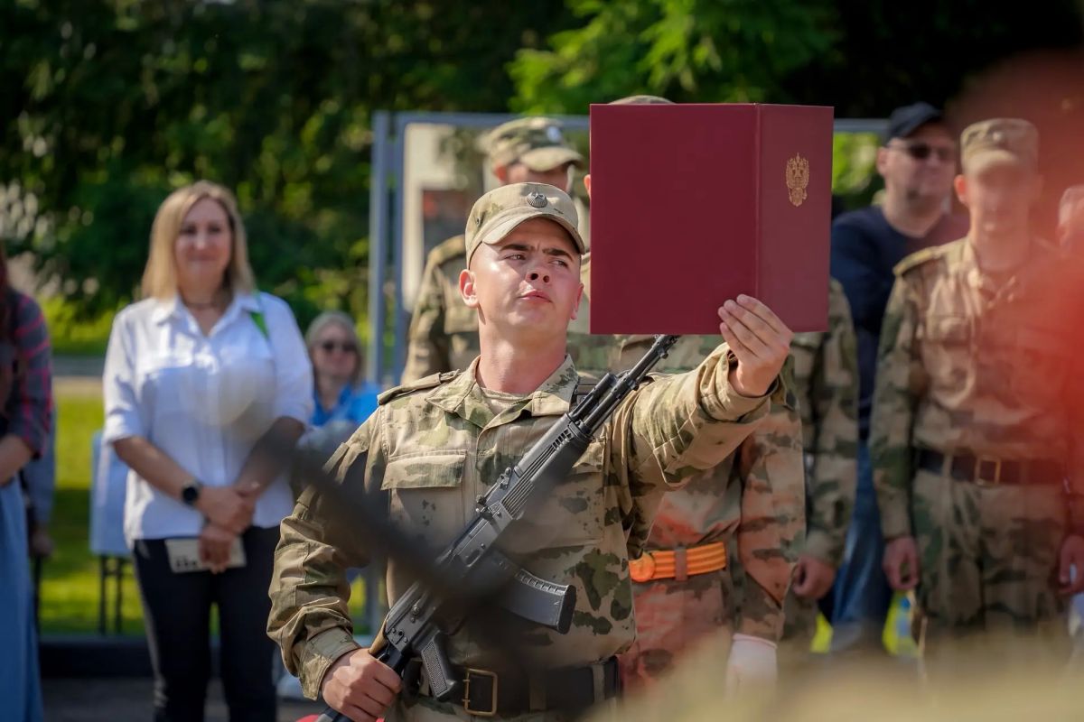 Поздравляем с принятием Военной присяги военнослужащих 33-й бригады оперативного назначения, батальона и полка по охране важных государственных объектов Северо-Западного округа Росгвардии! Поздравляем с принятием Военной присяги военнослужащих 33-й бригады оперативного назначения, батальона и полка по охране важных государственных объектов Северо-Западного округа Росгвардии!