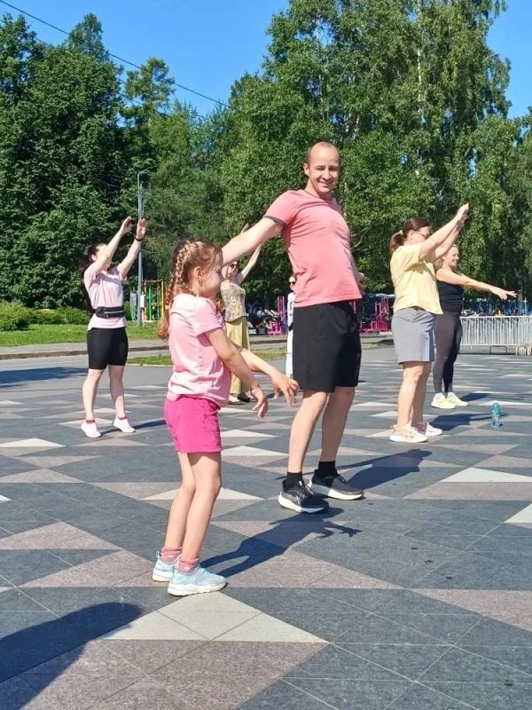 Колыхматова: Утро с чемпионом мира!. Лучшее средство запастись энергией на неделю - «Онежская зарядка» на набережной у скульптуры «Рыбаки» Колыхматова: Утро с чемпионом мира!. Лучшее средство запастись энергией на неделю - «Онежская зарядка» на набережной у скульптуры «Рыбаки»