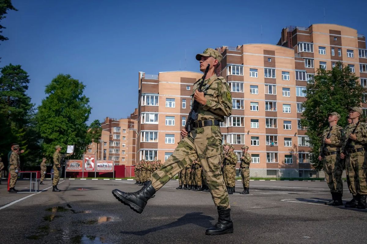 Поздравляем с принятием Военной присяги военнослужащих 33-й бригады оперативного назначения, батальона и полка по охране важных государственных объектов Северо-Западного округа Росгвардии! Поздравляем с принятием Военной присяги военнослужащих 33-й бригады оперативного назначения, батальона и полка по охране важных государственных объектов Северо-Западного округа Росгвардии!