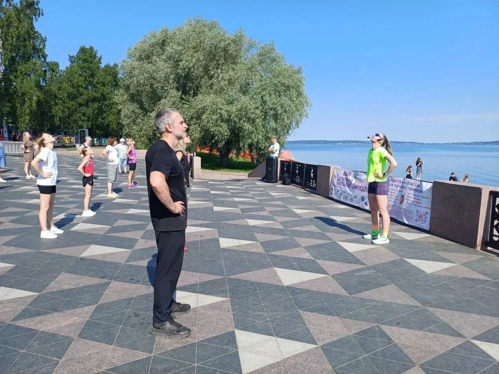 Колыхматова: Утро с чемпионом мира!. Лучшее средство запастись энергией на неделю - «Онежская зарядка» на набережной у скульптуры «Рыбаки» Колыхматова: Утро с чемпионом мира!. Лучшее средство запастись энергией на неделю - «Онежская зарядка» на набережной у скульптуры «Рыбаки»