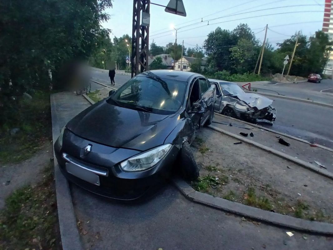 Начинающий водитель с признаками опьянения устроил ДТП в Петрозаводске, сообщает Госавтоинспекция города