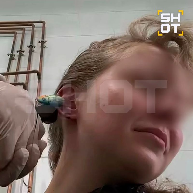Мужчина поймал свою девушку на рыбалке в Карелии Мужчина поймал свою девушку на рыбалке в Карелии