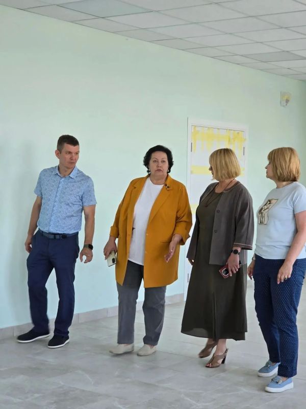 Анна Лопаткина проверила ход капремонта петрозаводской школы 29 Анна Лопаткина проверила ход капремонта петрозаводской школы 29